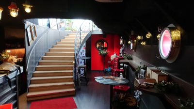 L'escalier depuis le bar montant à l'extérieur - Patrice Migairou Architecte d'intérieur CFAI