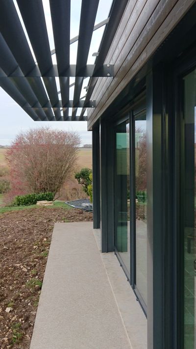 Circulation extérieure, brise soleil et stores BSO - Patrice Migairou Architecte d'intérieur CFAI